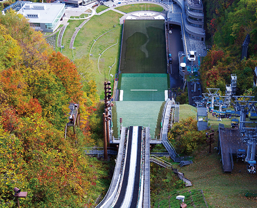 At the Observation Lounge, you can simulate the excitement of a ski jumper taking off towards the city! 