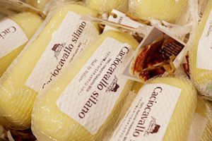 「ファットリア・ビオ北海道」のチーズ