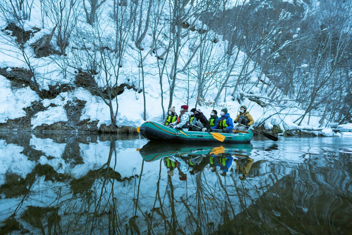 Snow viewing rafting in Jozankei