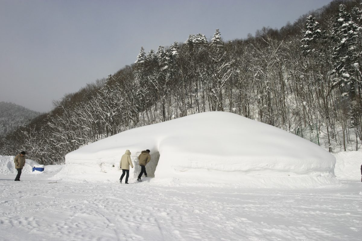 All-You-Can-Eat Jingiskan in a Giant Snow Igloo!  Bathing in Hoheikyo Hot Springs!