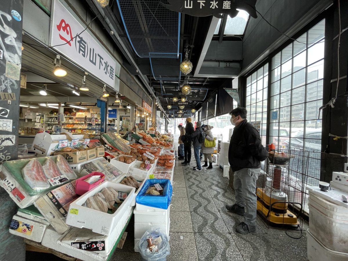 【札幌市周辺 日帰りツアー※要予約】<br />海鮮丼の昼食付　二条市場・狸小路ガイド付きツアー